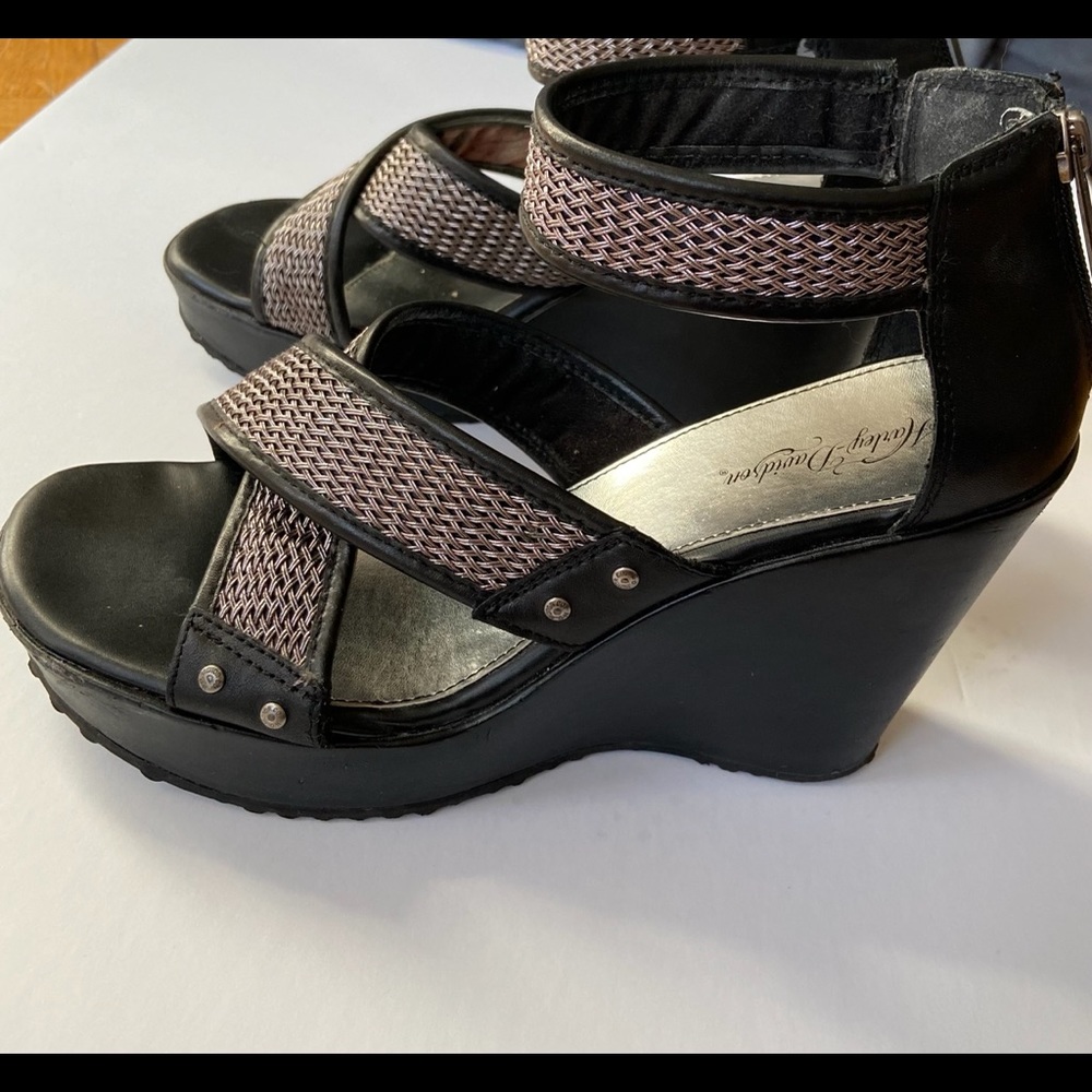 Shoe